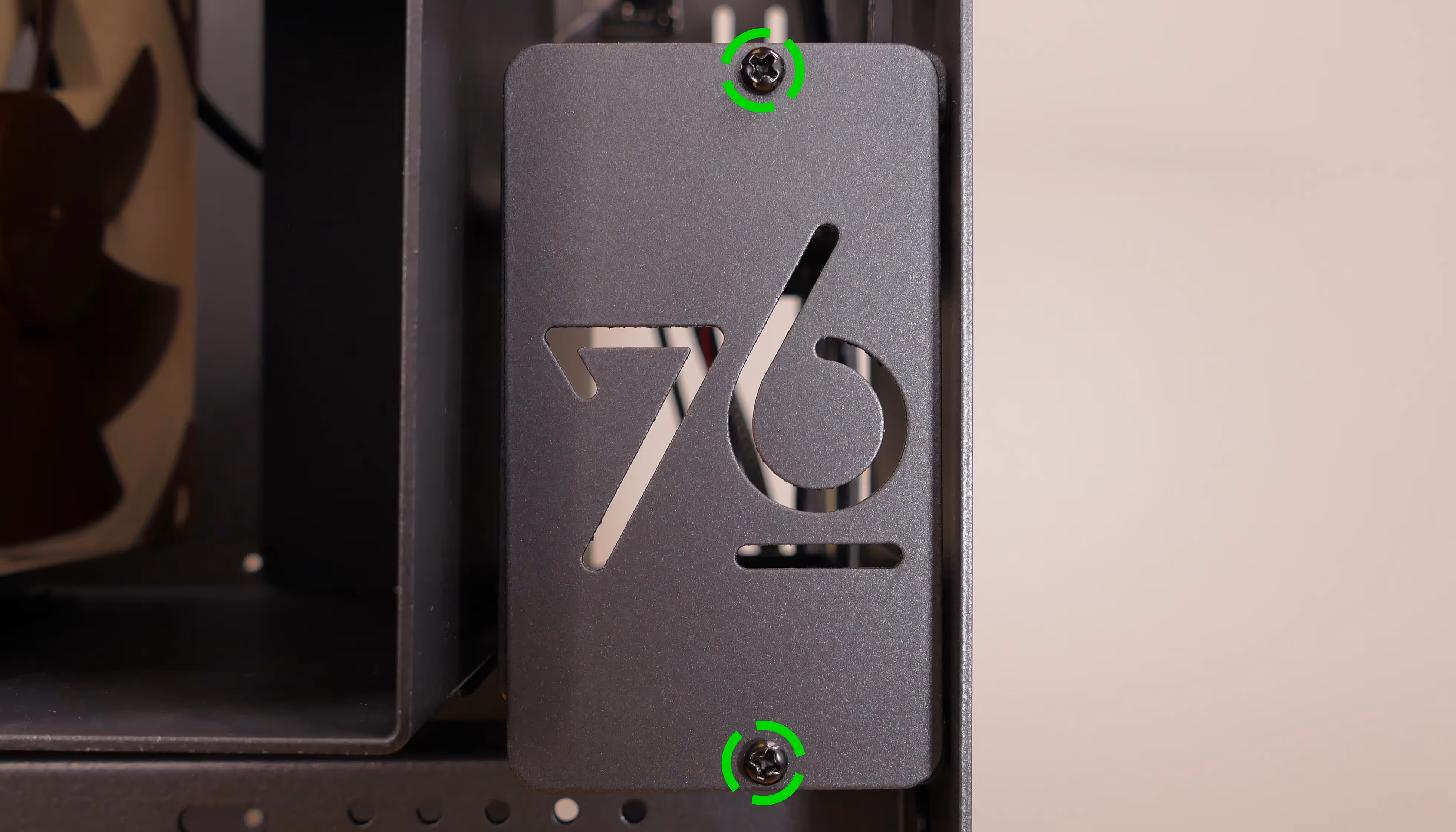 2.5” SATA drive cage cover