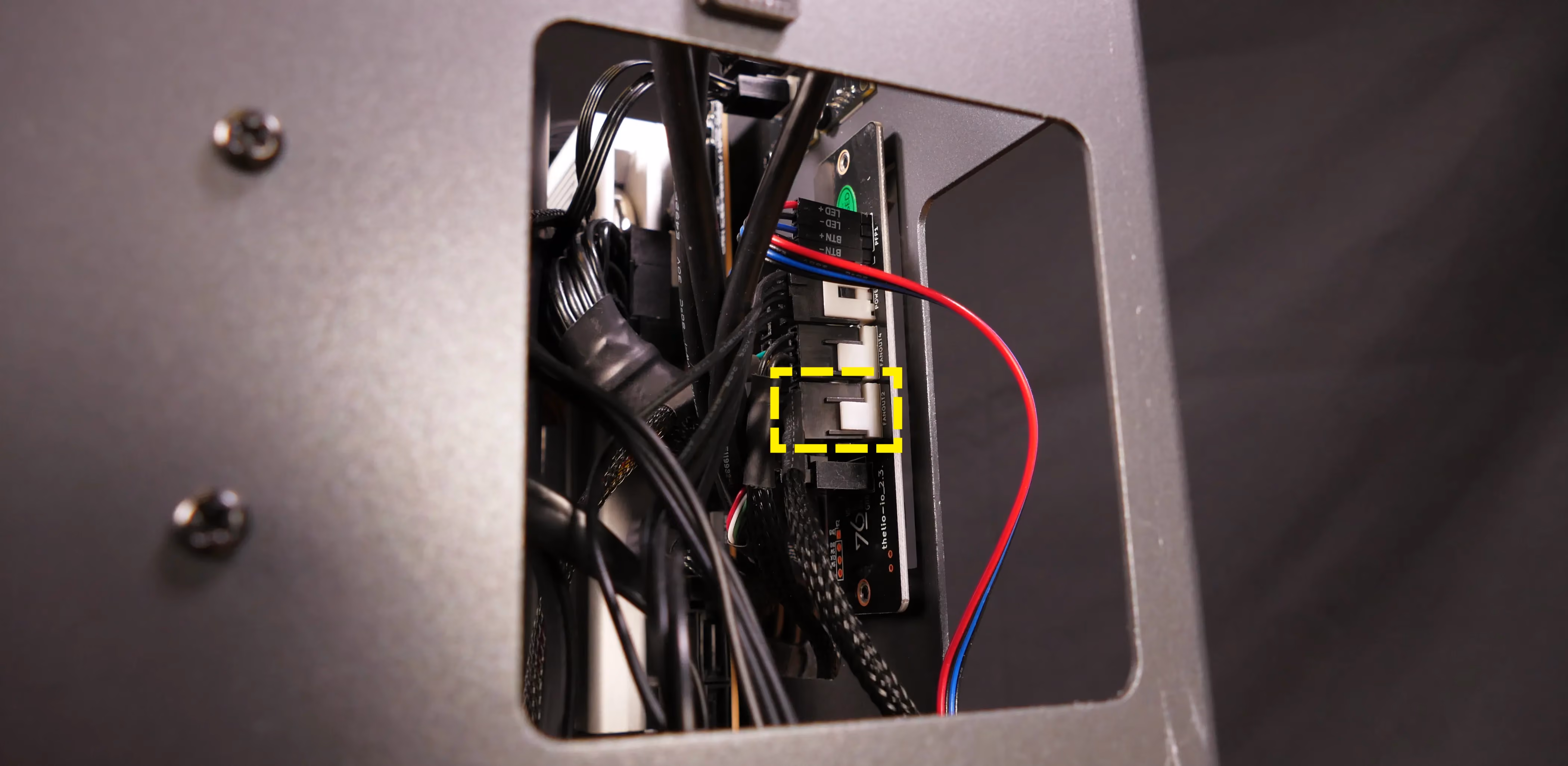 Bottom case fan connector