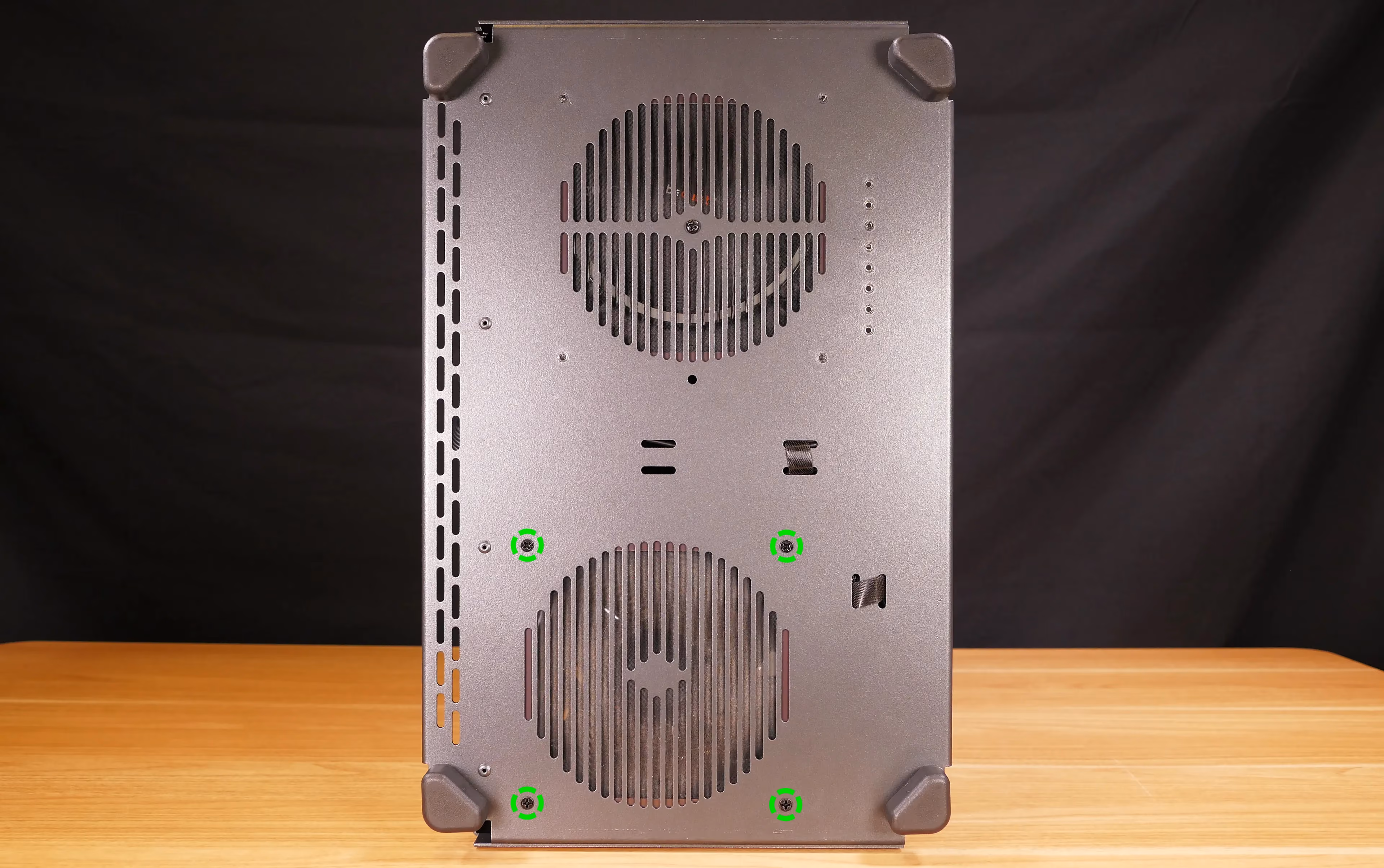Bottom case fan screws