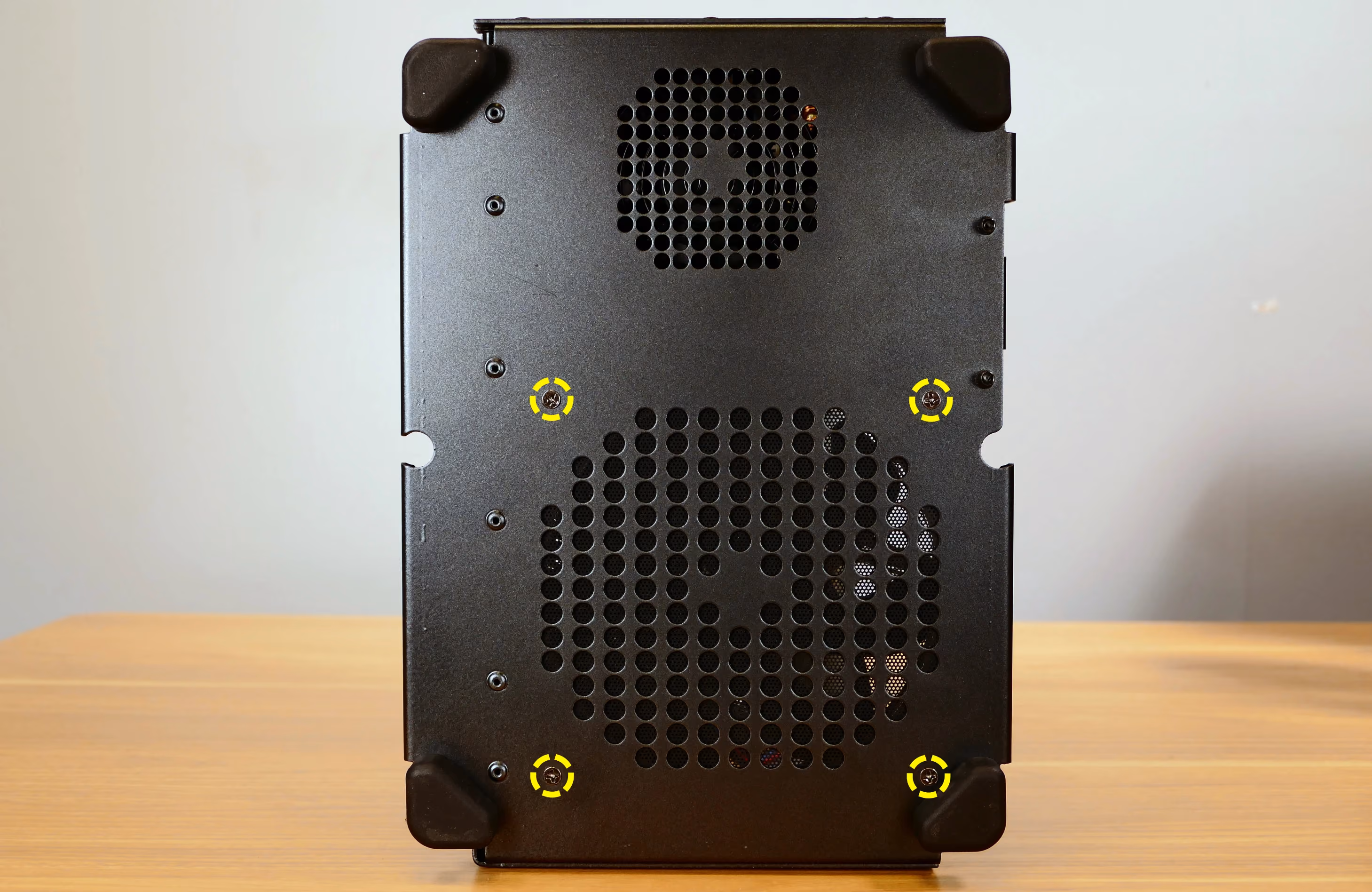 Bottom case fan screws