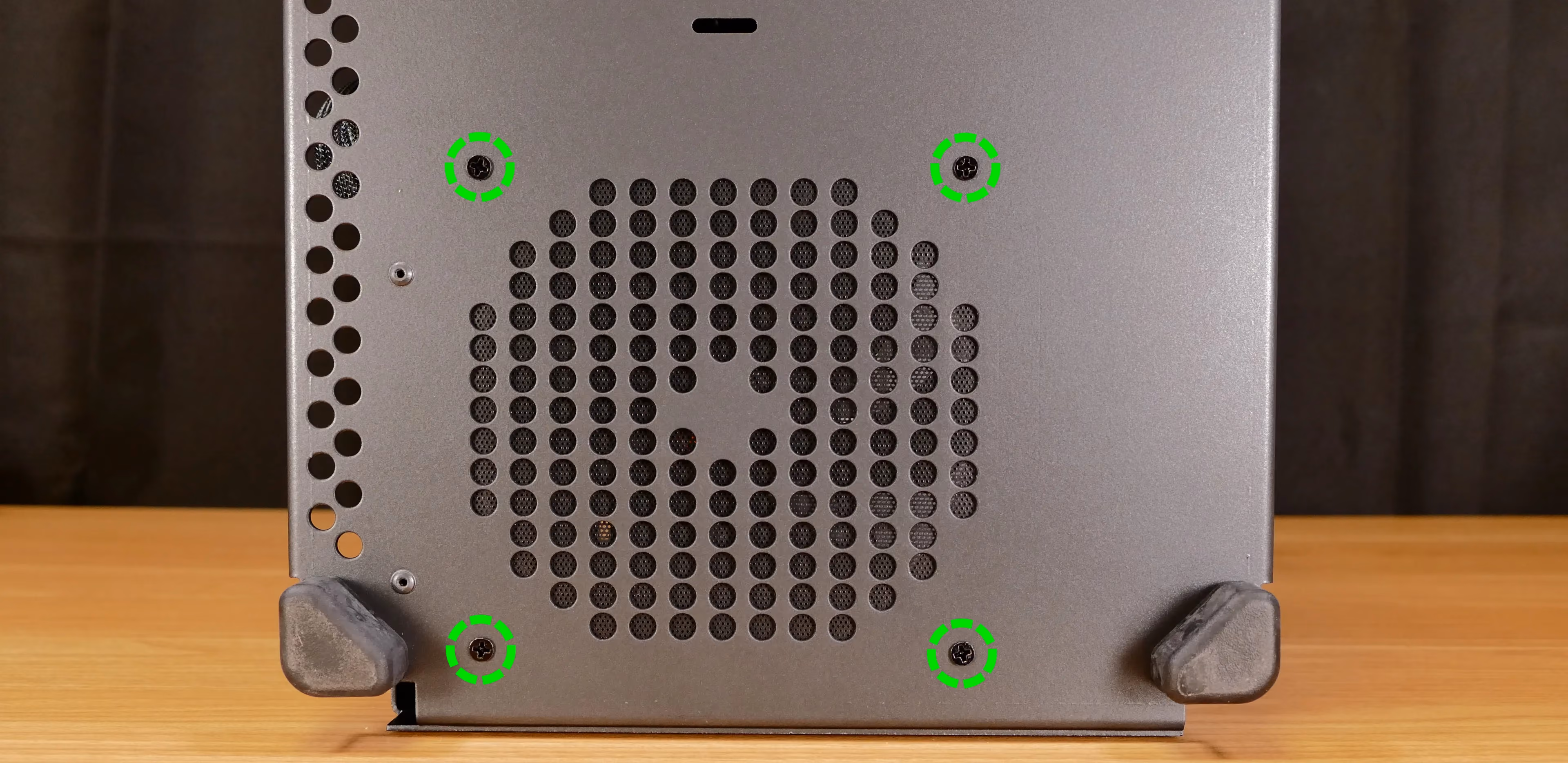 Bottom case fan screws