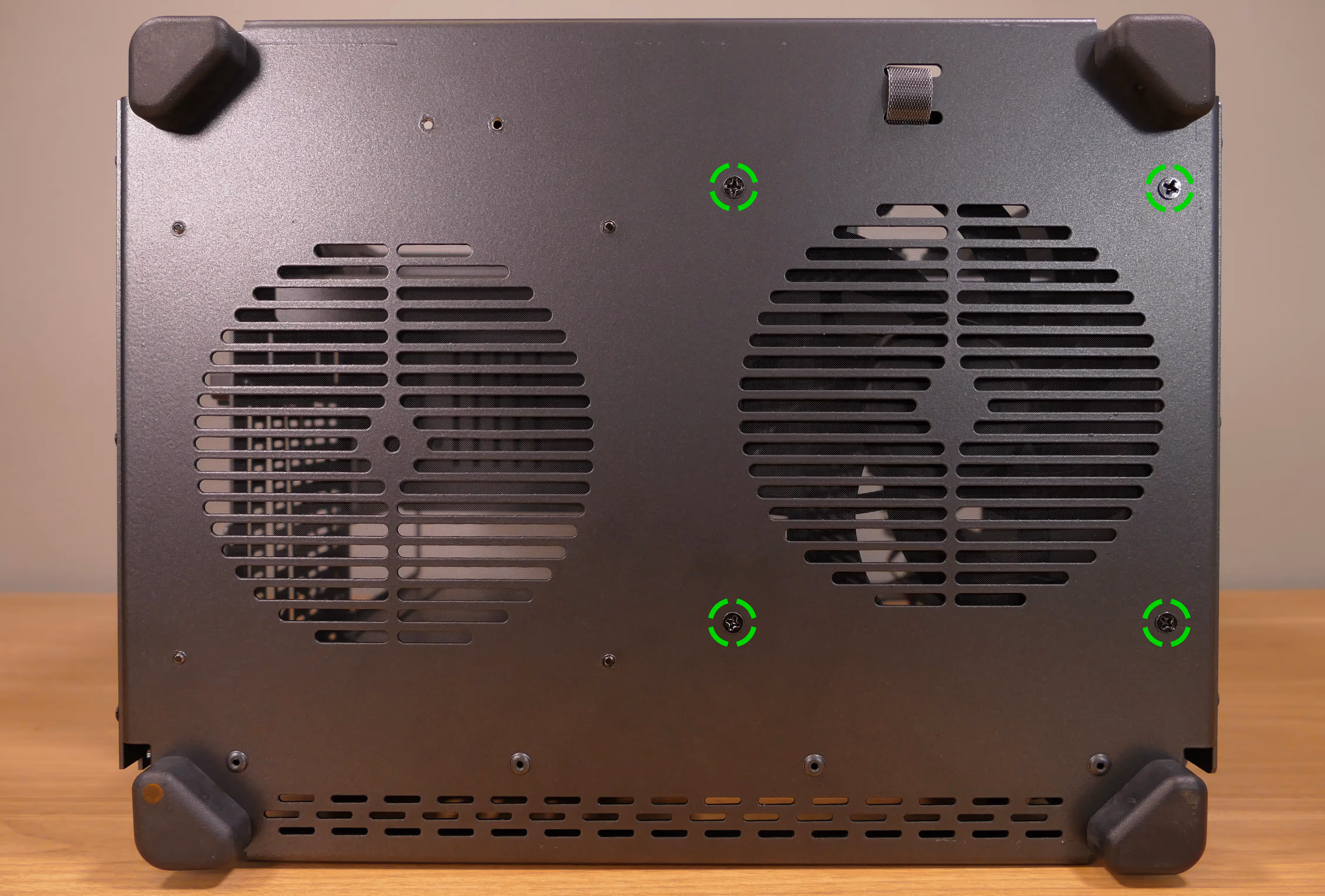 Bottom fan screws