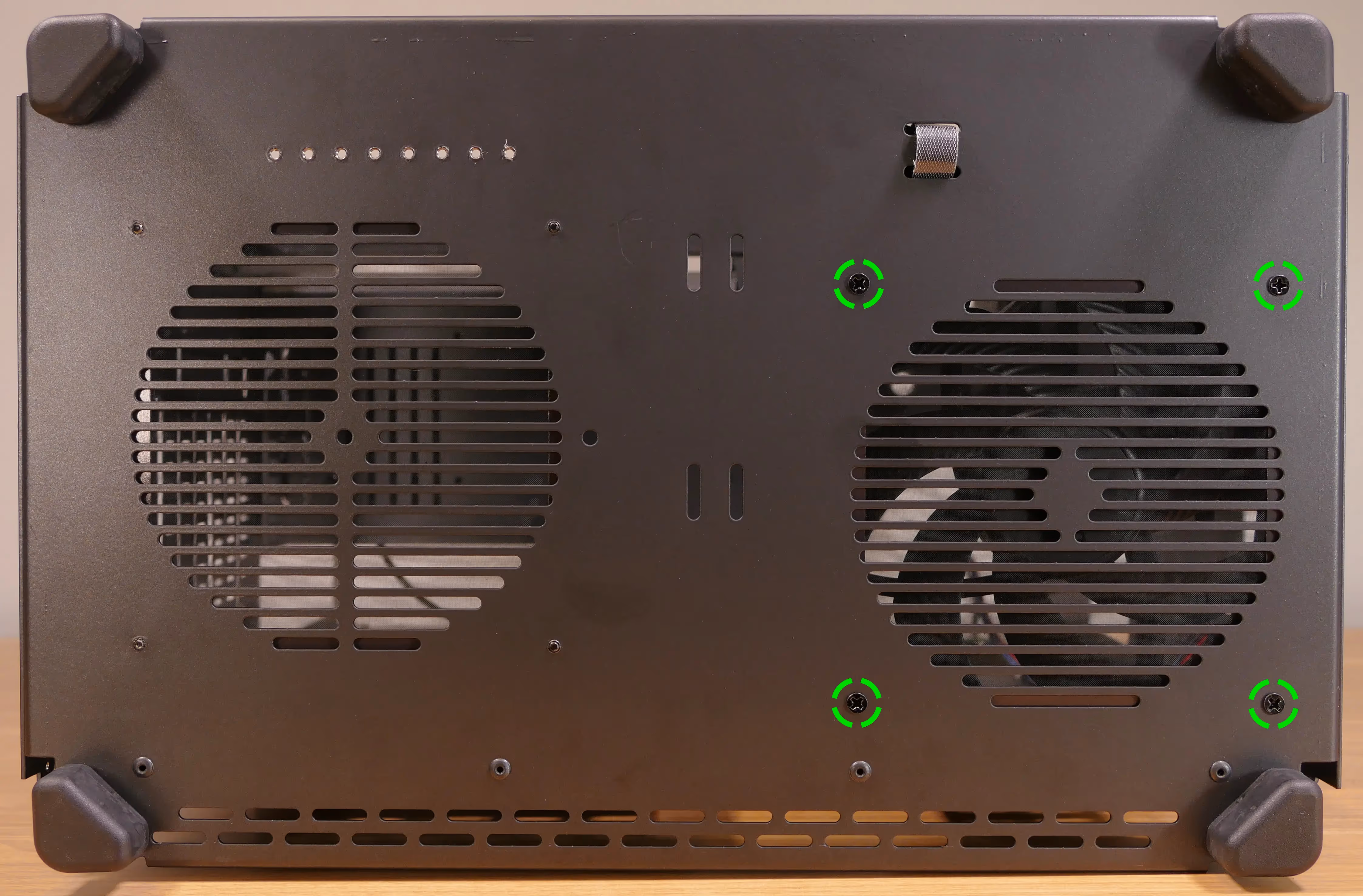 Bottom fan screws