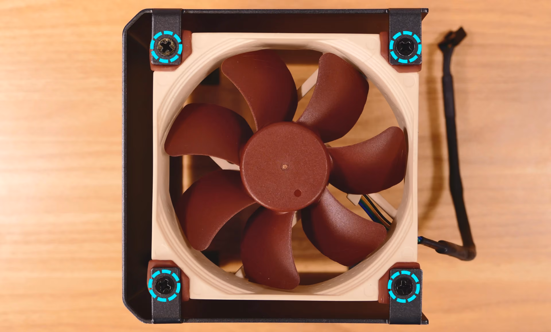 CPU duct fan screws