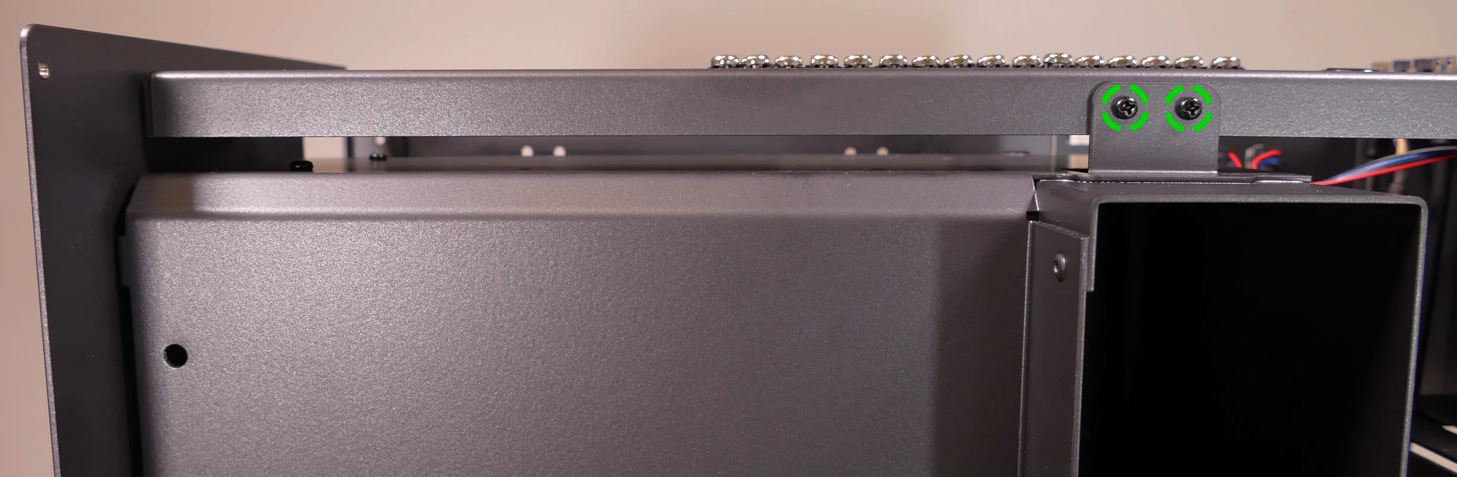 CPU duct top crossbar screws