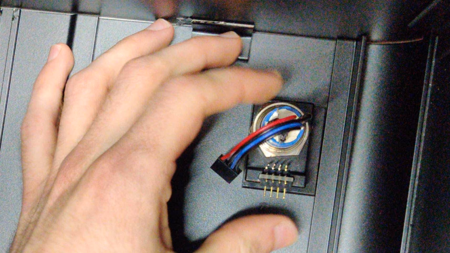 Finger tighenting nut