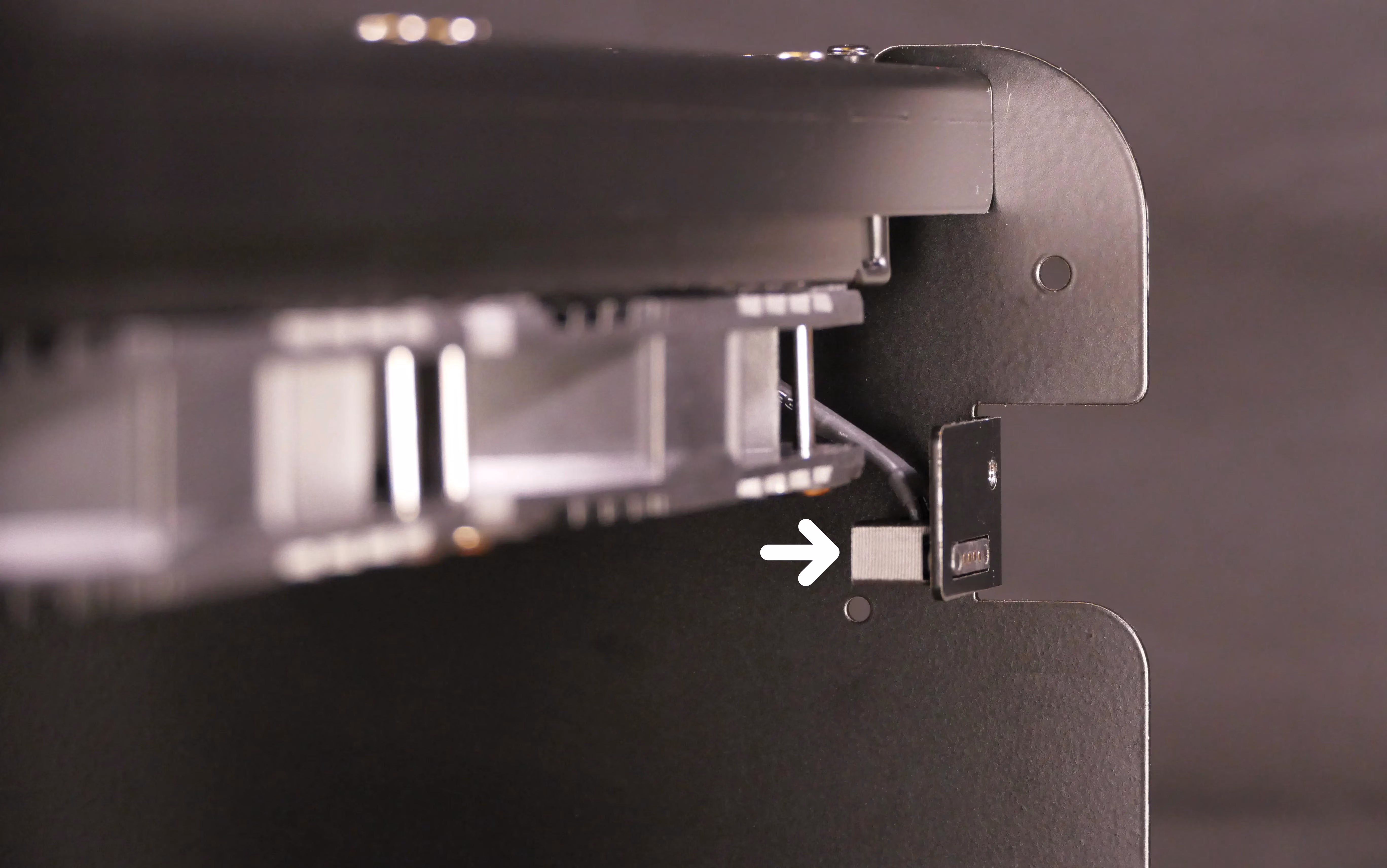 Pogo pin header