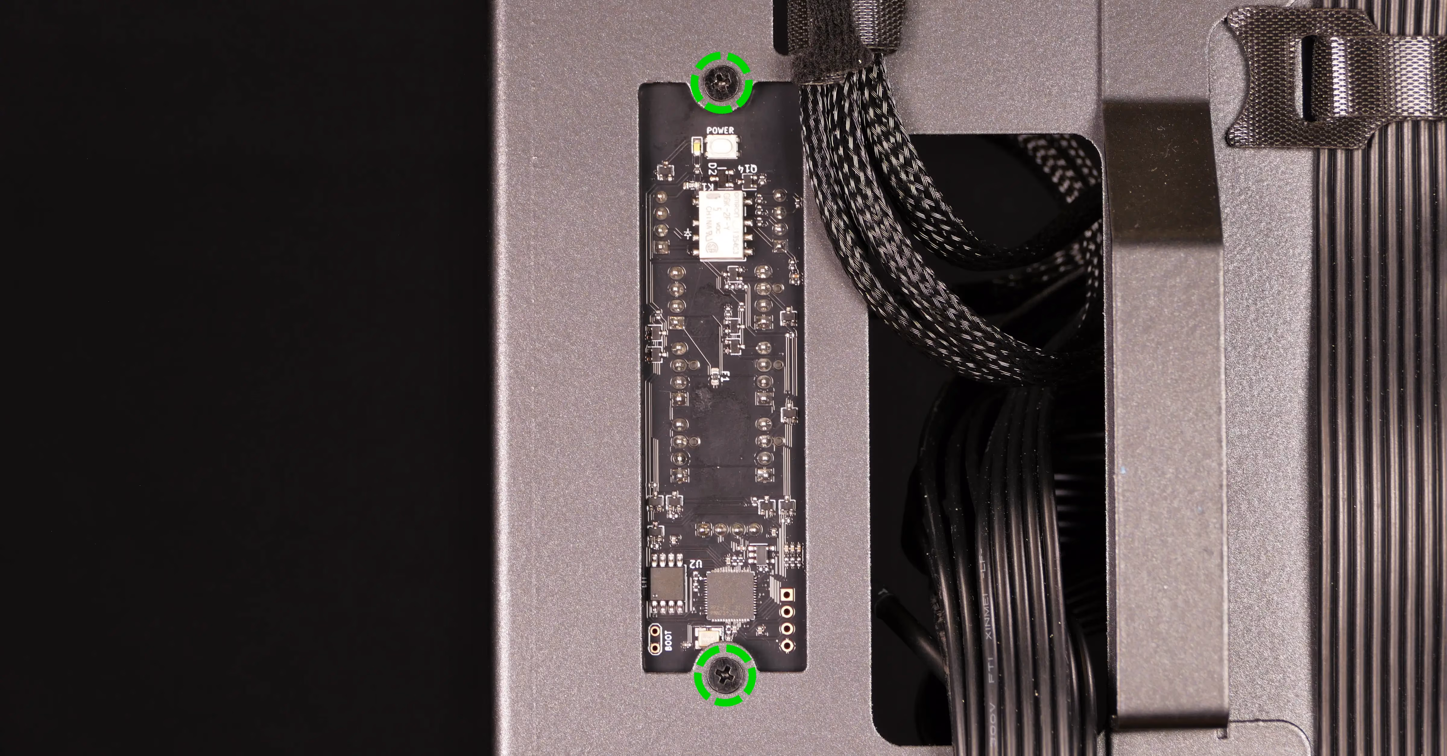Thelio Io screws