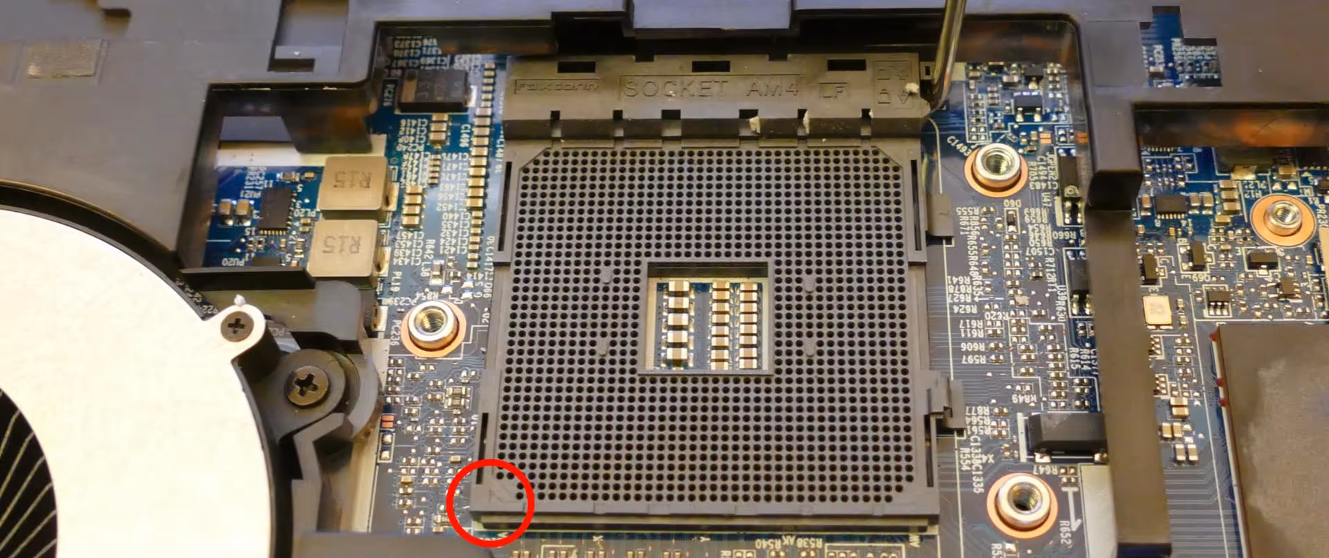 Triangle on socket